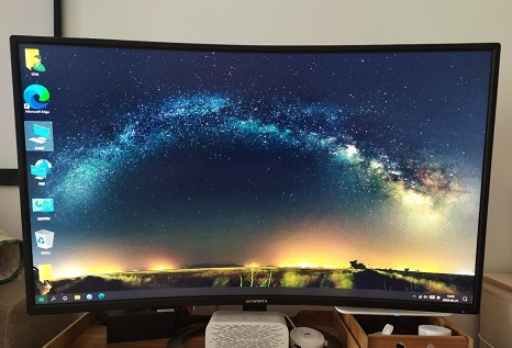 电脑显示器曲面屏和平面屏有什么区别?