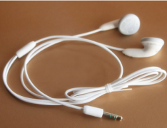 电脑插上耳机音量乱跳什么原因？电脑插上耳机音量乱跳解析