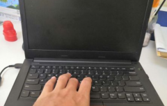 联想笔记本电源键亮但黑屏怎么解决？