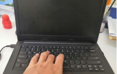 联想笔记本重装系统后黑屏怎么办？